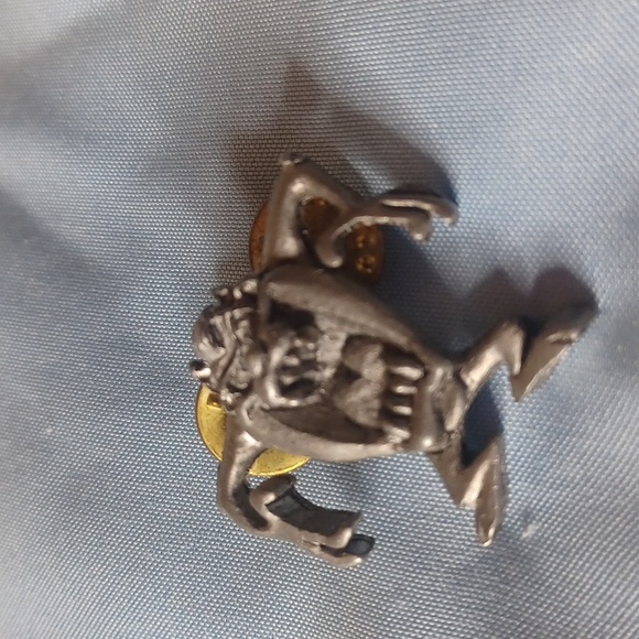 Silver Tazmanian DevilCharacter Pin - Picture 2 of 5